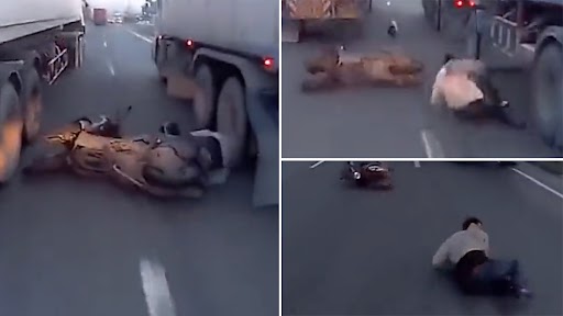 Shocking Video: दो ट्रेलरों के बीच से निकलने की कोशिश में बाइकर का हुआ बुरा हाल, देखें शॉकिंग वीडियो