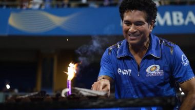 Sachin Tendulkar 50th Birthday: मास्टर ब्लास्टर सचिन तेंदुलकर ने वानखेड़े में केक काट कर मनाया 50वें जन्मदिन का जश्न