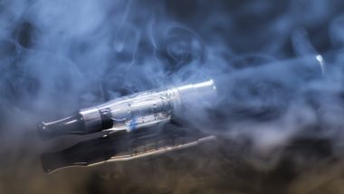 Vaping (E-Cigarettes) 2023: वेपिंग (ई-सिगरेट) की बढ़ती लत! दिल और फेफड़ों को कर सकती है क्षतिग्रस्त!