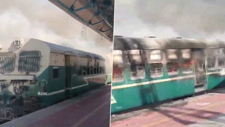 Fire Broke Out On Local Train: रेलवे स्टेशन पर खड़ी लोकल ट्रेन में लगी आग, कई बोगियां जलकर खाक, देखें वीडियो
