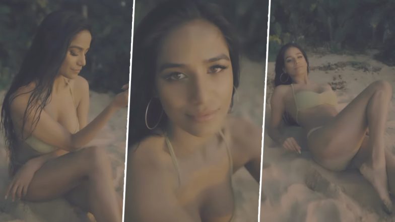 Poonam Pandey ने सिजलिंग बिकनी पहन दरिया किनारे फ्लॉन्ट किया सेक्सी फिगर, एक्ट्रेस की बोल्डनेस ने बढ़ाया सोशल मीडिया का टेंमपरेचर (Watch Video)