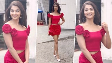 Pooja Hegde ने रेड हॉट आउटफिट पहन गिराई बिजली, एक्ट्रेस की खूबसूरती मोह लेगी आपका दिल (Watch Video)