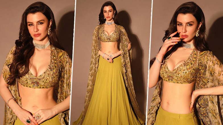 Giorgia Andriani ने ट्रेडिशनल आउटफिट में फ्लॉन्ट किए सेक्सी कर्व्स, एक्ट्रेस की हॉटनेस ने बढ़ाया सोशल मीडिया का तापमान (View Pics)
