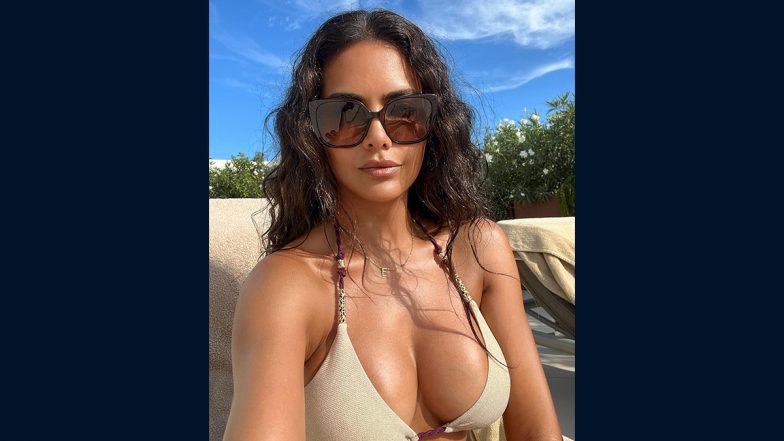 Esha Gupta ने सिजलिंग बिकनी पहन बढ़ाया सोशल मीडिया का तापमानन, एक्ट्रेस की हॉटनेस देख यूजर्स का छूटा पसीना (View Pic)