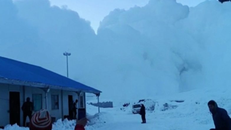 Avalanche Video: कारगिल में जोजिला दर्रे के पास हिमस्खलन, 6 लोग बचाए गए