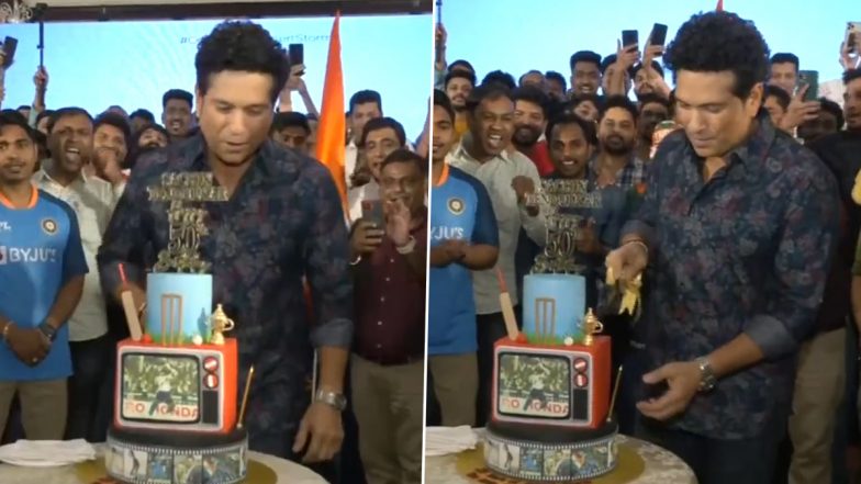 Sachin Tendulkar: सचिन तेंदुलकर ने 'Desert Storm' की पारी की केक काटकर मनाई सिल्वर जुबली, देखें वीडियो