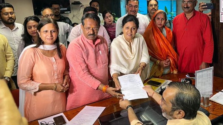 Delhi MCD Mayor Election: दिल्ली में BJP से मेयर चुनाव के लिए शिखा राय और डिप्टी मेयर के लिए सोनी पांडे ने नामांकन दाखिल किया