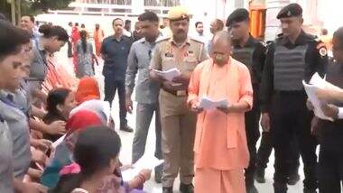 CM Yogi Janta Darbar Video:  सीएम योगी ने गोरखपुर में जनता दरबार के दौरान लोगों की समस्याएं सुनीं