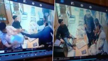 Loot Video: दिल्ली में दिन दहाड़े हथियार की नोक पर ज्वेलरी स्टोर में लूट, घटना CCTV में कैद