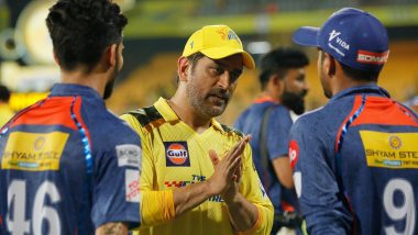 IPL 2023, CSK vs LSG: सीएसके के कप्तान एमएस धोनी ने लखनऊ सुपर जायंट्स के खिलाड़ियों को दिए गुरुमंत्र, देखें वायरल तस्वीर