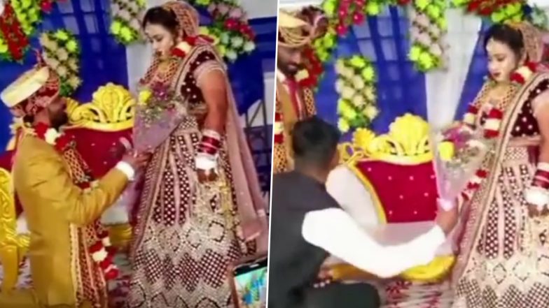 Viral Video: शादी के दौरान दुल्हन को गुलदस्ता देकर प्रपोज नहीं कर पा रहा था दूल्हा, तभी कैमरामैन ने किया यह काम