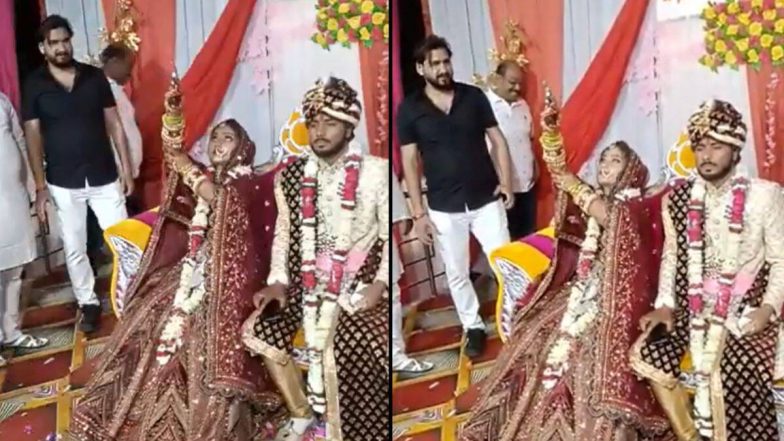 Viral Video: दुल्हन ने स्टेज पर की धुआंधार फायरिंग, पिस्टल देख दूल्हा घबराया, बारातियों में भी दिखा खौफ