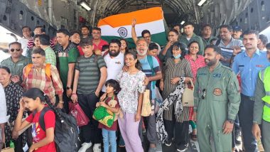 Operation Kaveri: हिंसाग्रस्त सूडान से 246 भारतीयों को लेकर फ्लाइट पहुंची मुंबई, लोग बोले- मेरा भारत महान (Watch Video)