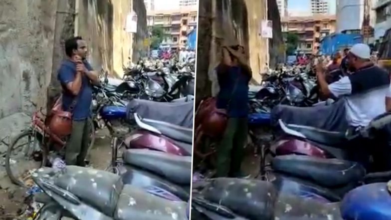 Man Threatening To Kill Himself: डोंगरी में शख्स ने धारदार वस्तु से खुद को मारने का किया प्रयास, पुलिस ने बचाई जान | Watch Video