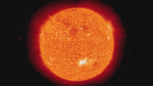 Solar Storm Could Strike Earth: पृथ्वी से टकरा सकता है सौर तूफान, नासा ने दी चेतावनी