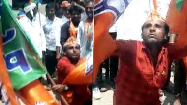 Naagin Dance at BJP Rally: कर्नाटक विधानसभा चुनाव के लिए रोड शो के दौरान बीजेपी पार्टी कार्यकर्ताओं ने किया नागिन डांस, देखें वीडियो