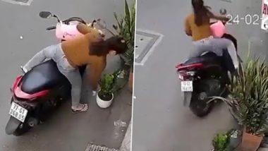 Girl Stealing Gone Wrong On Scooty: स्कूटी पर बैठकर प्लांट पॉट चुरा रही थी महिला, उसके बाद जो हुआ...देखें वीडियो