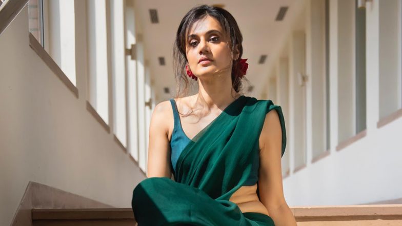 Taapsee Pannu ने सेक्सी ग्रीन साड़ी पहन बढ़ाया सोशल मीडिया का तापमान, एक्ट्रेस की हॉटनेस ने उड़ाए यूजर्स के होश (View Pics)