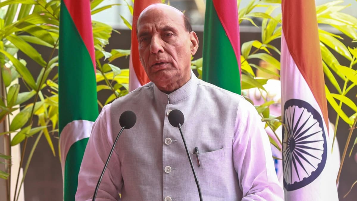 बिधूड़ी ने बसपा सांसद के खिलाफ आपत्तिजनक शब्द का इस्तेमाल किया, रक्षा मंत्री राजनाथ सिंह ने खेद जताया