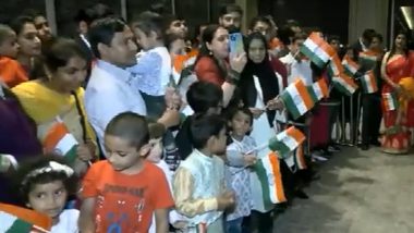 PM Modi Japan Visit: पीएम मोदी पहुंचे जापान के हिरोशिमा, स्वागत के लिए शेरेटन होटल के बाहर भारतीय प्रवासियों की उमड़ी भीड़ (Watch Video)