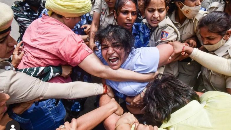 Wrestler Protest: पहलवानों ने डब्ल्यूएफआई प्रमुख के खिलाफ आरोपपत्र की प्रति की मांग करते हुए किया अदालत का रुख