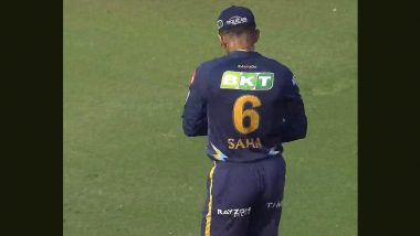 Wriddhiman Saha Rushes Out Wearing Trousers Reverse: दूसरी पारी में उल्टी पैंट पहनकर मैदान में पहुंचे ऋद्धिमान साहा, सोशल मीडिया पर वीडियो हुआ वायरल (Watch Video)