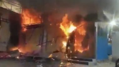 Gurugram Fire: गुरुग्राम में गोल्फ कोर्स रोड के पास शराब की दुकान में लगी आग, बचाव कार्य जारी