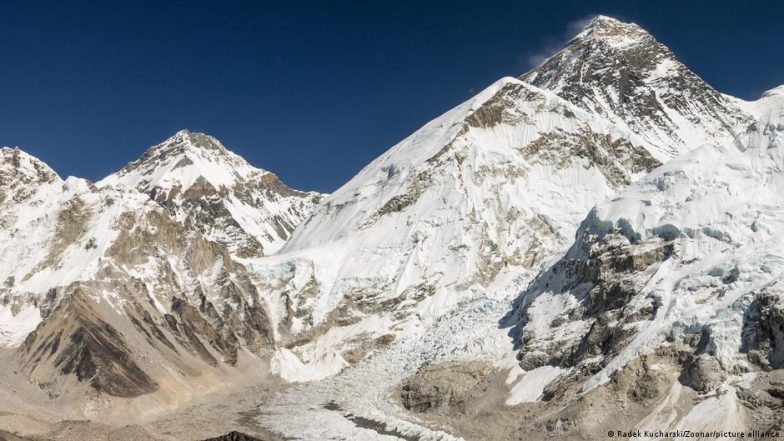 एवरेस्ट की चढ़ाई के 70 साल: क्या बदला इन सालों में