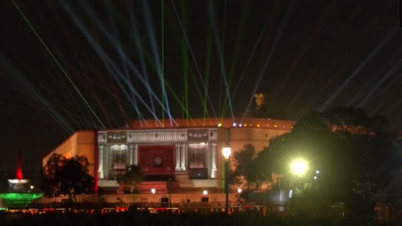 New Parliament Building: लाइट और लेजर शो से जगमगा उठा दिल्ली का नया संसद भवन, PM मोदी ने आज किया उद्घाटन