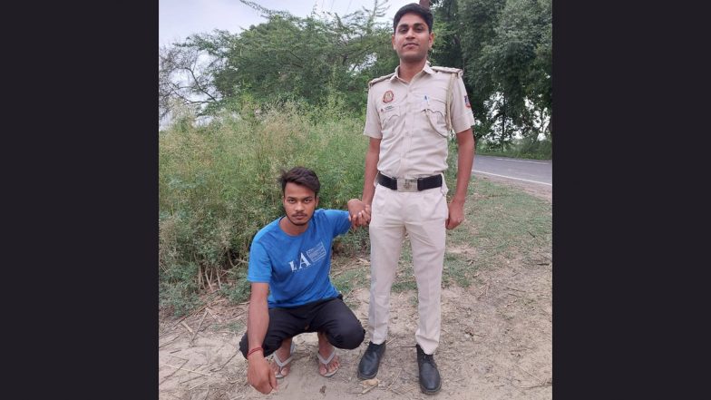 Delhi Girl Murder Case: दिल्ली में नाबालिग बेटी की हत्या का मामला, माता-पिता ने आरोपी को फांसी देने की मांग की (VIDEO)