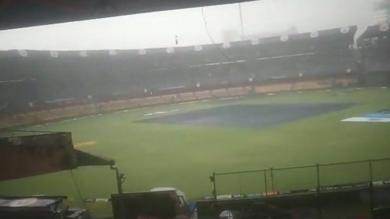 Bengaluru Weather Updates, RCB vs GT IPL 2023: बेंगलुरु में भारी बारिश से आरसीबी बनाम गुजरात टाइटंस का मैच हो सकता है प्रभावित