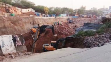 Delhi Metro Site Accident: दिल्ली में मेट्रो साइट पर बड़ा हादसा, 50 फीट तक धंस गई रोड, VIDEO आया सामने