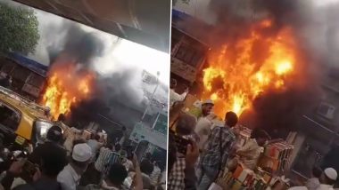 Fire Broke Out at Mohammed Ali Road: मुंबई के मोहम्मद अली रोड इलाके में दुकान में लगी आग, काबू पाने की कोशिश जारी (Watch Video)