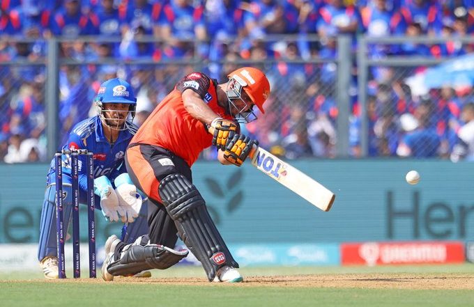 Vivrant Sharma Half Century: मुंबई इंडियंस के खिलाफ मैच में विवरांत शर्मा ने आईपीएल में लगाई अपनी पहली अर्धशतक, टीम को दिलाई अच्छी शुरुआत