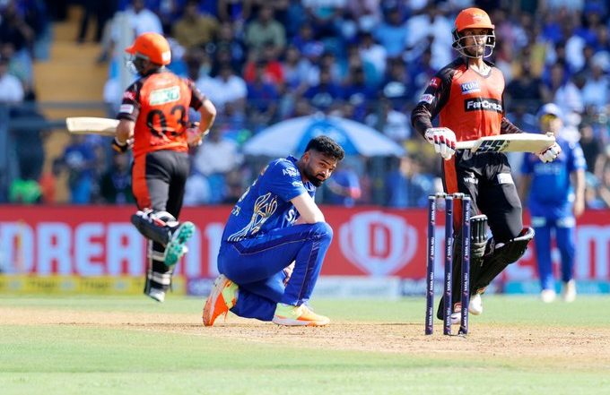 Mayank Agarwal Half Century: मुंबई इंडियंस के खिलाफ मैच में मयंक अग्रवाल ने लगाई अर्धशतक, विवरांत शर्मा के साथ मिलकर टीम को दिलाई अच्छी शुरुआत