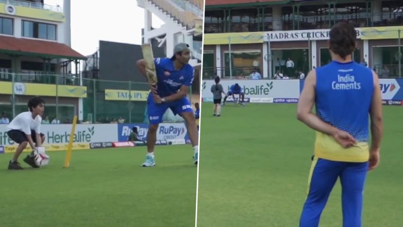 MS Dhoni Watches Daughter Ziva Plays Football: सीएसके के ट्रेनिंग सेशन के दौरान एमएस धोनी की बेटी जीवा ने खेली फुटबॉल, देखें वीडियो