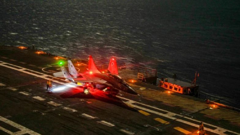 MiG-29K First Time Night Landing: अब अंधेरे में भी खौफ खाएगा दुश्मन, पहली बार रात में INS विक्रांत पर हुई मिग-29 की लैंडिंग