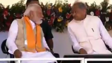 PM Modi- CM Ashok Gehlot Jugalbandi: एक ही मंच पर दो दिग्गज, CM अशोक गहलोत ने थपथपाई अपनी पीठ तो पीएम ने लगाई कांग्रेस की क्लास, देखें वीडियो