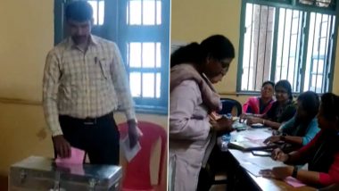 Karnataka Elections 2023: कर्नाटक चुनाव से एक दिन पहले बेंगलुरू में मतदान अधिकारियों ने पोस्टल बैलेट के जरिए डाले वोट- Video