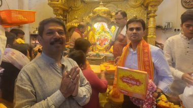 Sameer Wankhede offers Prayers at Siddhivinayak Temple: आर्यन खान रिश्वत मामले में फंसे समीर वानखेड़े पहुंचे मुंबई के सिद्धिविनायक मंदिर, की पूजा-अर्चना  (See Pic)