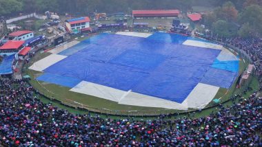 ACC Premier Cup 2023 Final: एसीसी प्रीमियर कप के फाइनल मैच बारिश के वजह से बाधित, नेपाल के क्रिकेट फैंस ने छतरी लगा कर किया इंतजार, देखें वायरल तस्वीर