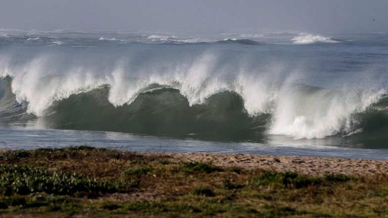 Tsunami Alert After Earthquake: प्रशांत महासागर में आया 7.7 तीव्रता का तेज भूकंप, सूनामी की चेतावनी जारी