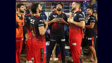 Virat Kohli Does a Cristiano Ronaldo! SRH के खिलाफ मैच में RCB स्टार विराट कोहली ने अपने शतक के बाद मोहम्मद सिराज और वेन पार्नेल के साथ क्रिस्टियानो रोनाल्डो की तरह मनाया जश्न, देखें Photo