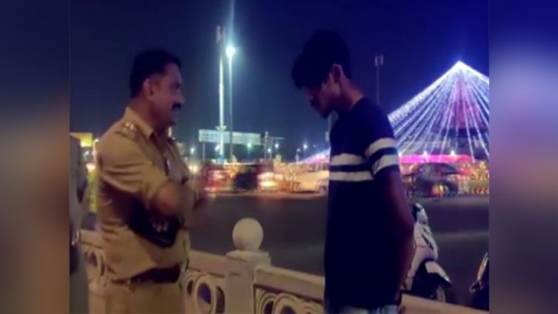 VIDEO: 'हमें तुम्हारी चिंता है इसलिए अब गाड़ी होगी सीज'...बाइक से स्टंटबाजी करने वाले को UP Police ने सिखाया सबक