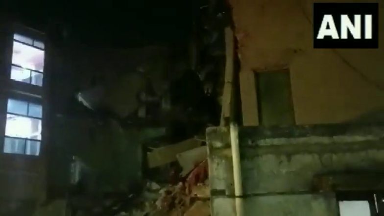 Gujarat Building Collapsed: अहमदाबाद में भरभराकर गिरी 3 मंजिला इमारत, 23 लोगों को बचाया गया, बचाव कार्य जारी