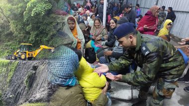 Landslide in Sikkim: सिक्किम में भूस्खलन, भारतीय सेना ने प्रभावित क्षेत्र में फंसे 500 पर्यटकों को सुरक्षित निकाला