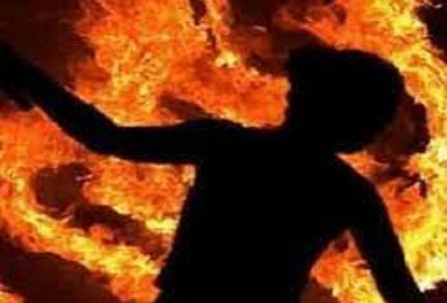 Uttar Pradesh: मुख्‍यमंत्री आवास के नजदीक आत्मदाह का प्रयास करने वाले व्यक्ति की मौत