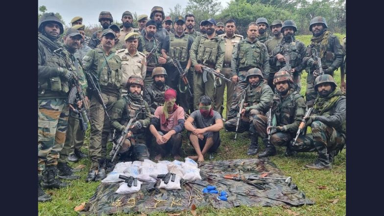 J&K Encounter: जम्मू-कश्मीर के पुंछ में LOC पर सेना और आतंकियों के बीच गोलीबारी, 3 को पकड़ा (Watch Video)