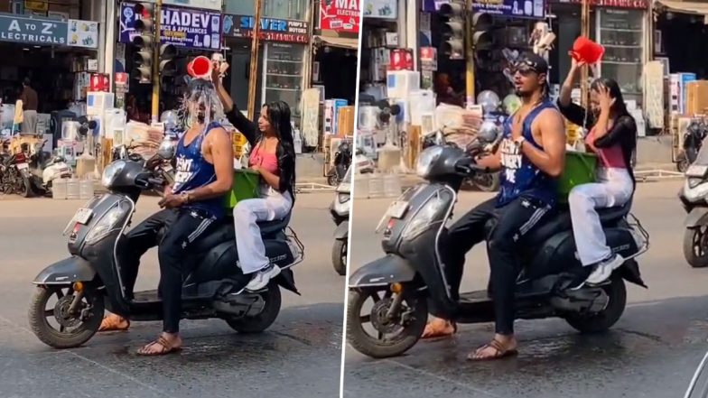 Video: उफ्फ! ये गर्मी, बाइक सवार लड़का-लड़की सड़क पर ही लगे नहाने, अब पुलिस लेगी एक्शन