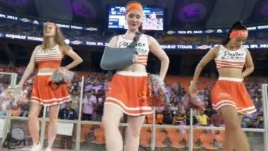 Cheerleader Performs with Arm Injury: GT बनाम SRH मैच में हाथ में चोट लगने के बावजूद चीयरलीडर ने किया परफॉर्म, आर्म स्लिंग के साथ डांस करती तस्वीर वायरल, देखें Tweets